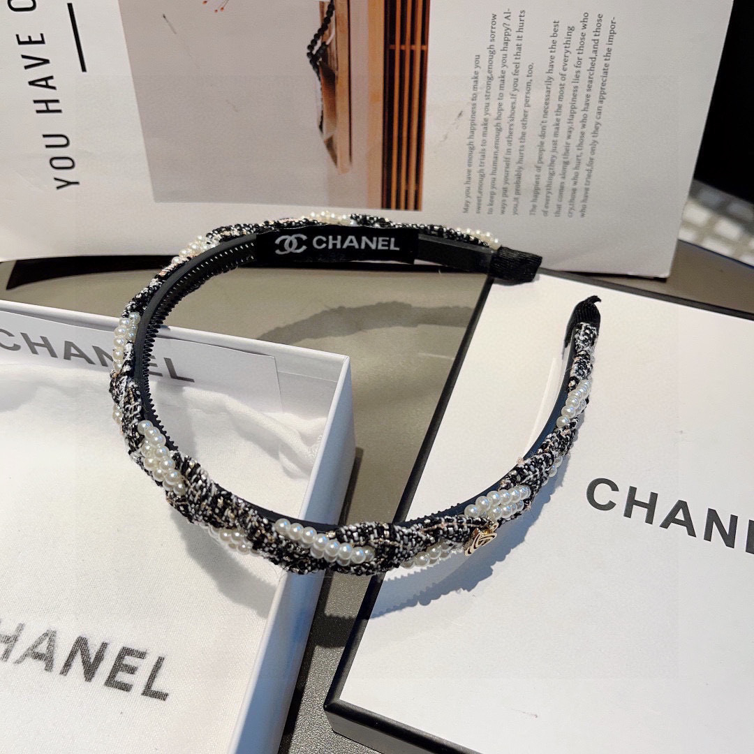 配包装
CHANEL（香奈儿）新款小香珍珠发箍，氛围感法式复古头箍、网红爆款推荐 搭配高端材质，时尚百搭