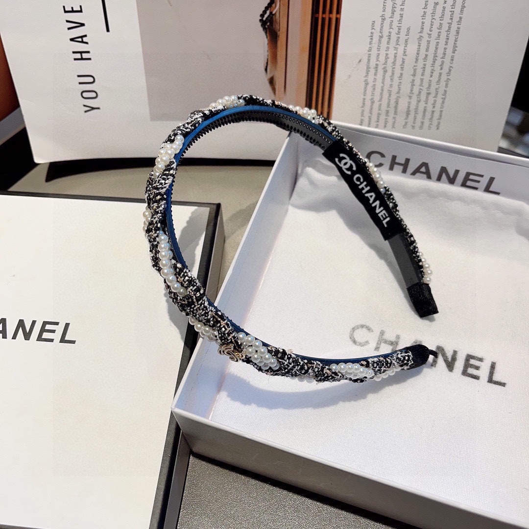 配包装
CHANEL（香奈儿）新款小香珍珠发箍，氛围感法式复古头箍、网红爆款推荐 搭配高端材质，时尚百搭