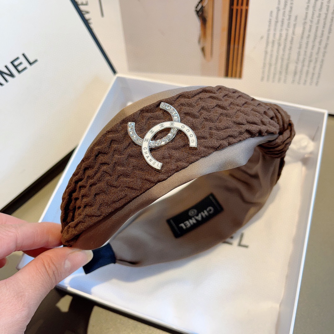配包装
CHANEL（香奈儿）网红新款小香宽版发箍，香奶奶头箍，复古头箍，网红爆款推荐 超精致，时尚百搭