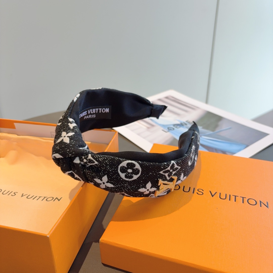 配包装
LV 路易威登 新款中间结发箍，时尚百搭宽边头箍，专柜最新款来袭💕时尚百搭，女神必入  ！