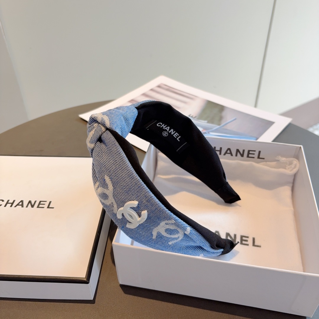 配包装
CHANEL（香奈儿）最新款小香风发箍，香奶奶头箍，复古头箍，网红爆款推荐 超精致，时尚百搭！