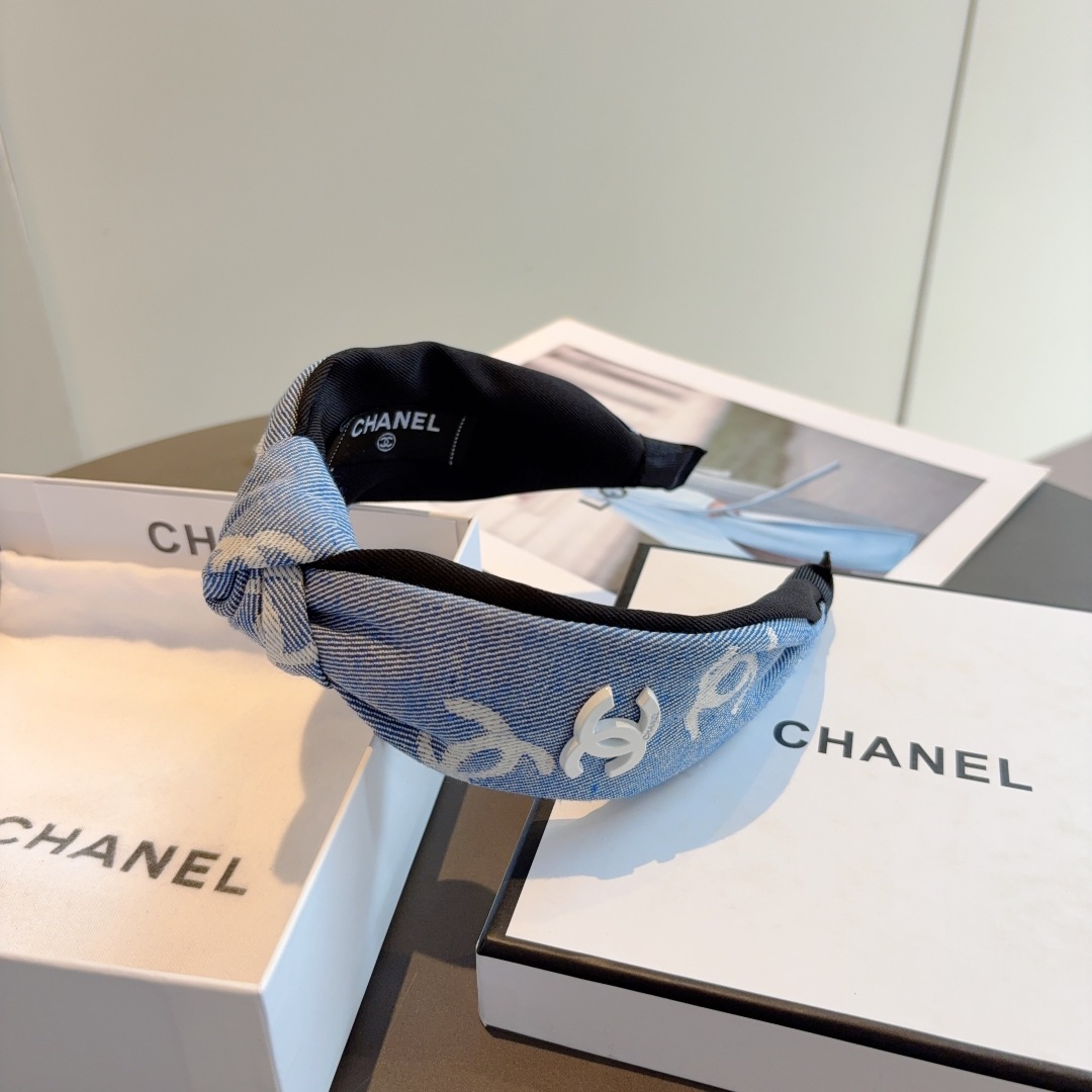 配包装
CHANEL（香奈儿）最新款小香风发箍，香奶奶头箍，复古头箍，网红爆款推荐 超精致，时尚百搭！