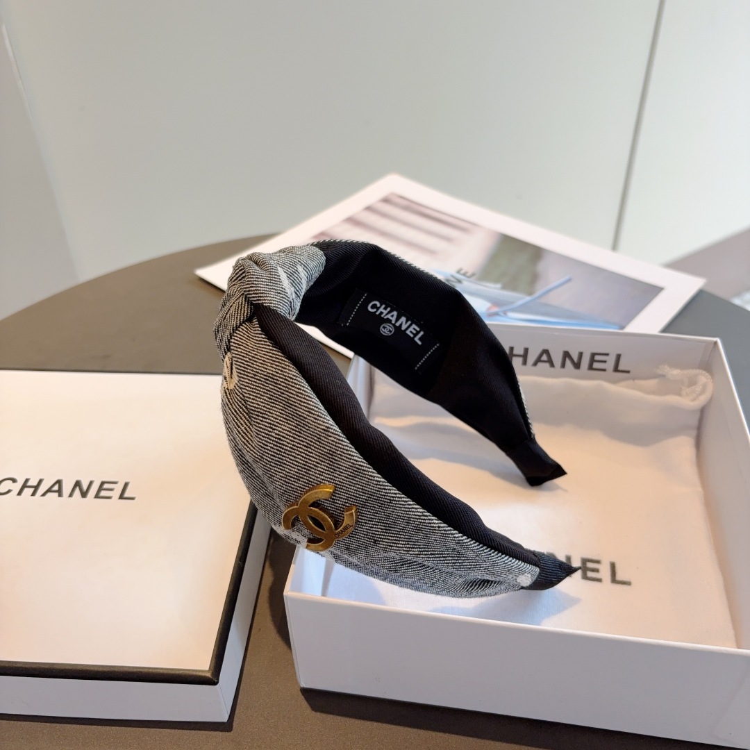 配包装
CHANEL（香奈儿）最新款小香风发箍，香奶奶头箍，复古头箍，网红爆款推荐 超精致，时尚百搭！