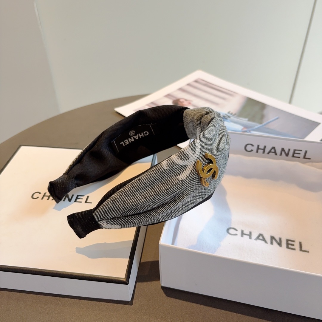 配包装
CHANEL（香奈儿）最新款小香风发箍，香奶奶头箍，复古头箍，网红爆款推荐 超精致，时尚百搭！