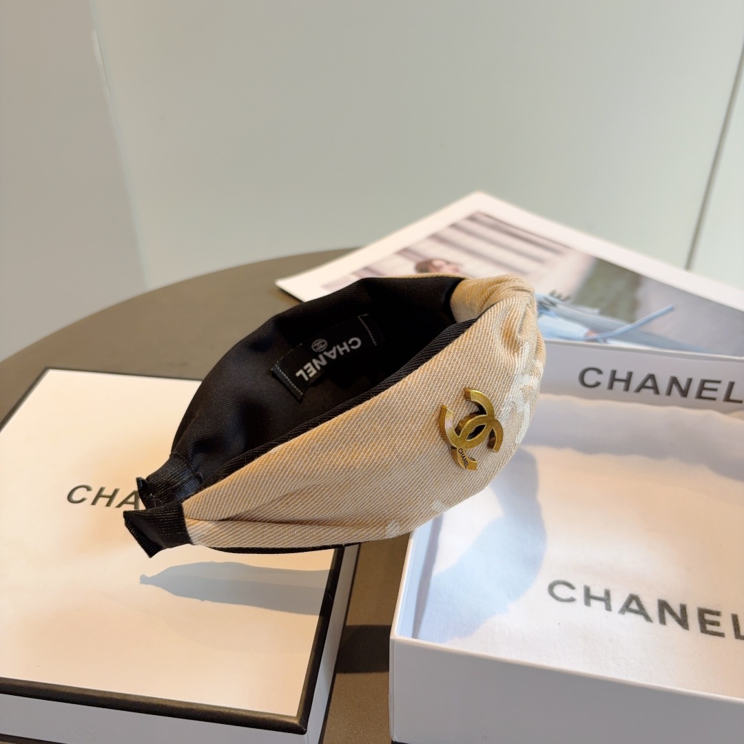 配包装
CHANEL（香奈儿）最新款小香风发箍，香奶奶头箍，复古头箍，网红爆款推荐 超精致，时尚百搭！