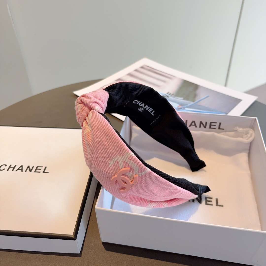 配包装
CHANEL（香奈儿）最新款小香风发箍，香奶奶头箍，复古头箍，网红爆款推荐 超精致，时尚百搭！