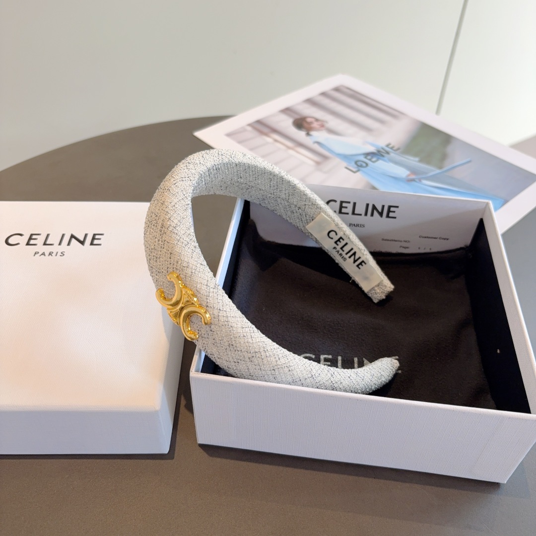 配包装
CELINE（赛琳）网红爆款缎面发箍 佩戴舒适无压力，造型搭配必备头箍！非常时尚百搭！女神必备！