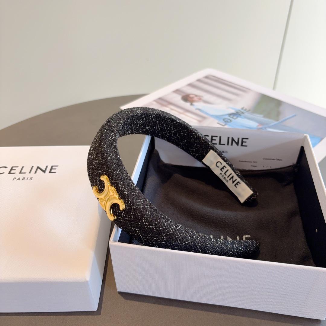 配包装
CELINE（赛琳）网红爆款缎面发箍 佩戴舒适无压力，造型搭配必备头箍！非常时尚百搭！女神必备！