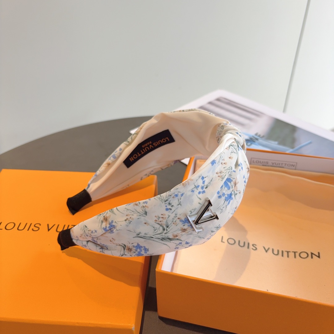 配包装
LV 路易威登 新款中间结发箍，时尚百搭宽边头箍，专柜最新款来袭💕时尚百搭，女神必入  ！