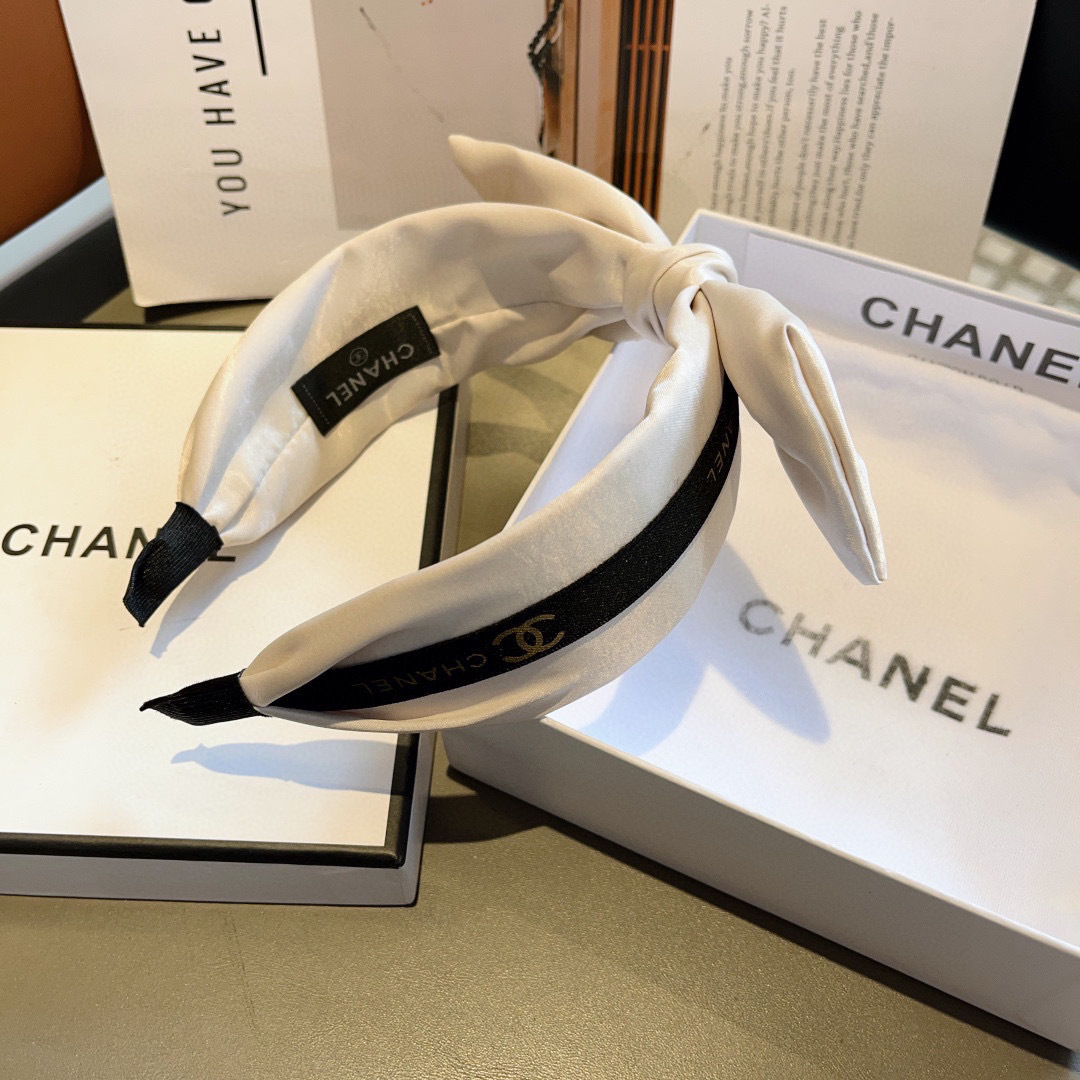 配包装
CHANEL（香奈儿）新款小香宽版蝴蝶结发箍，新品巨显脸小头箍，网红爆款推荐 搭配高端双Ｃ字母l