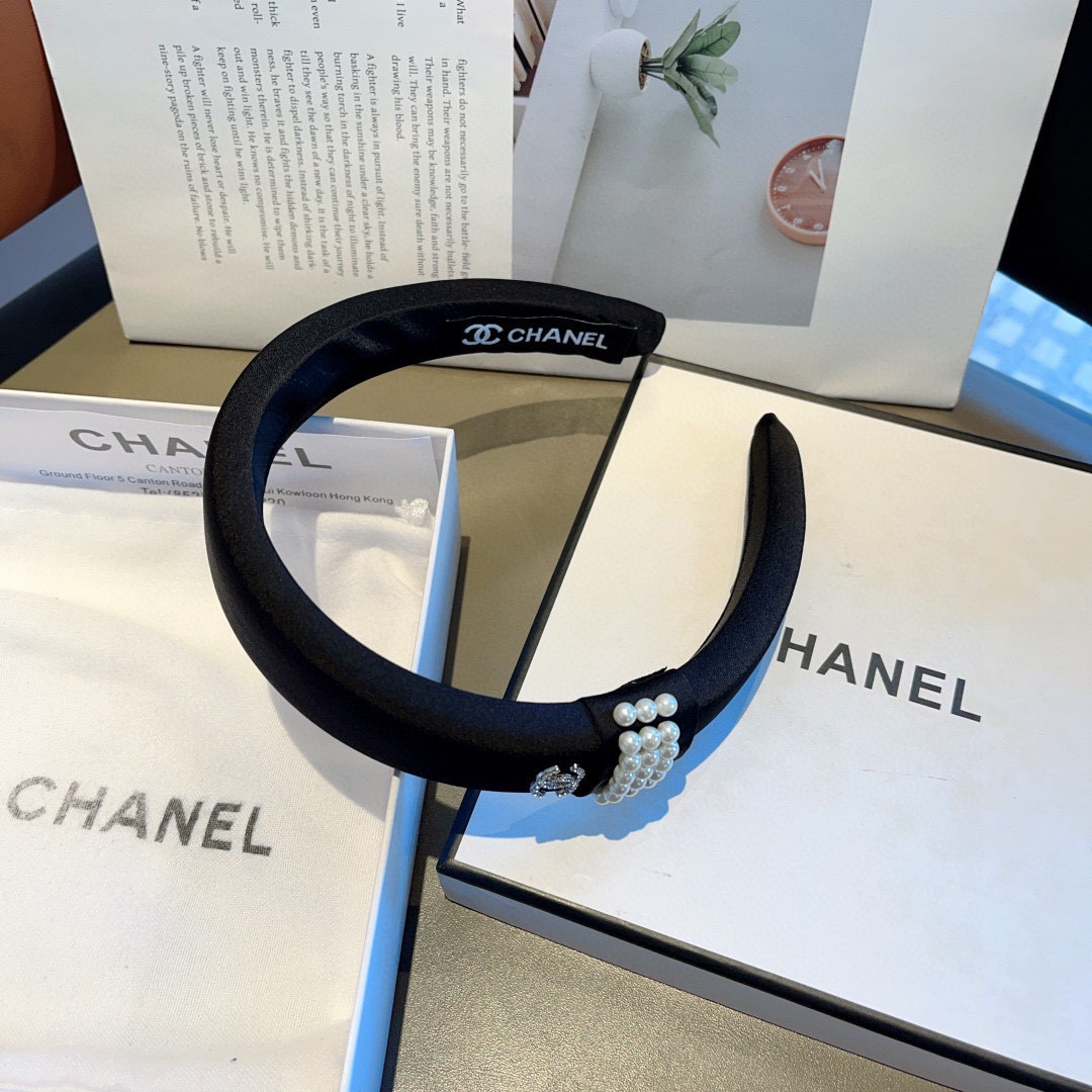 配包装
CHANEL（香奈儿）最新款小香发箍，香奶奶头箍，复古头箍，网红爆款推荐 超精致，时尚百搭！