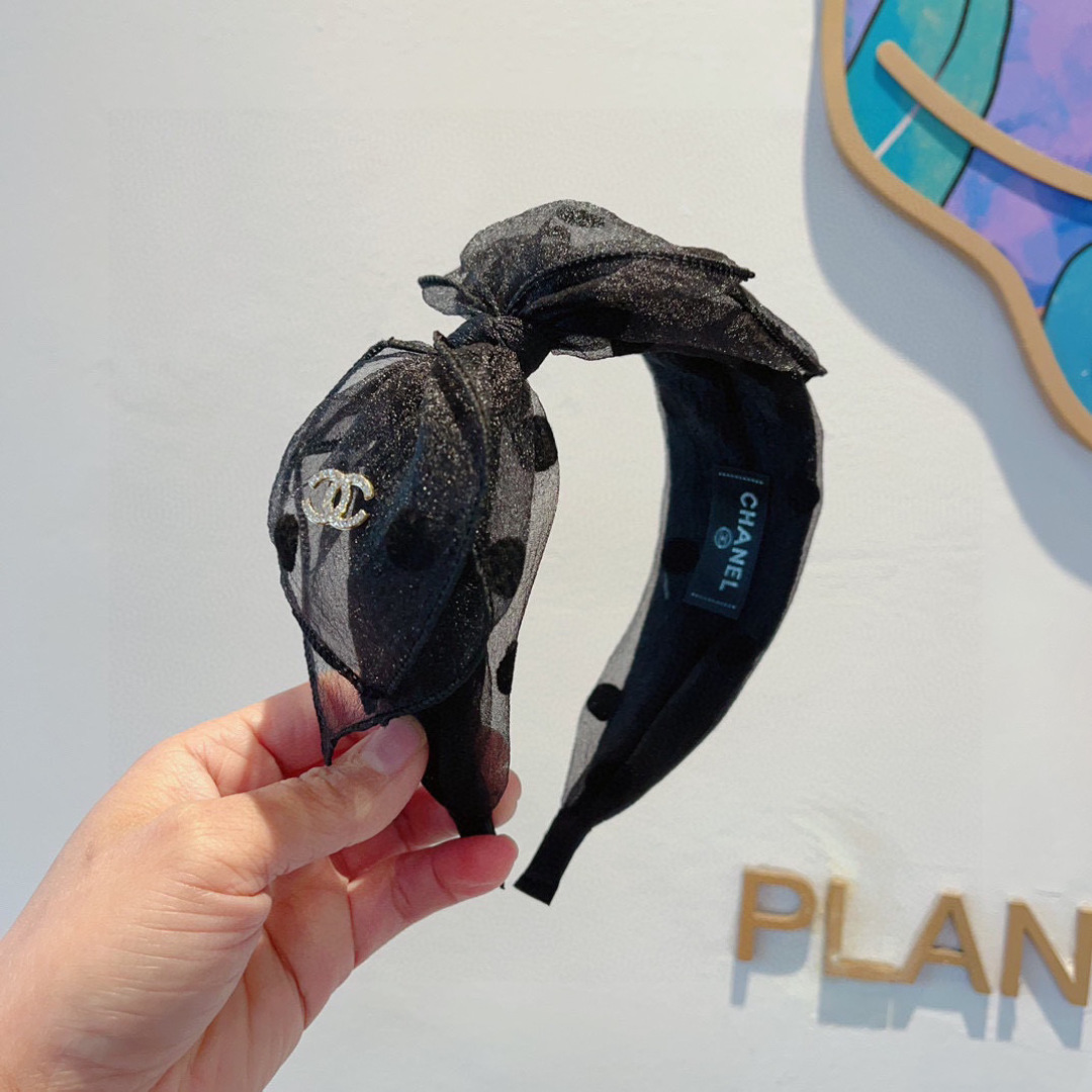 配包装
CHANEL（香奈儿）最新款小香大蝴蝶结波点洋气发箍，复古气质网纱头箍，网红爆款推荐 搭配高端材