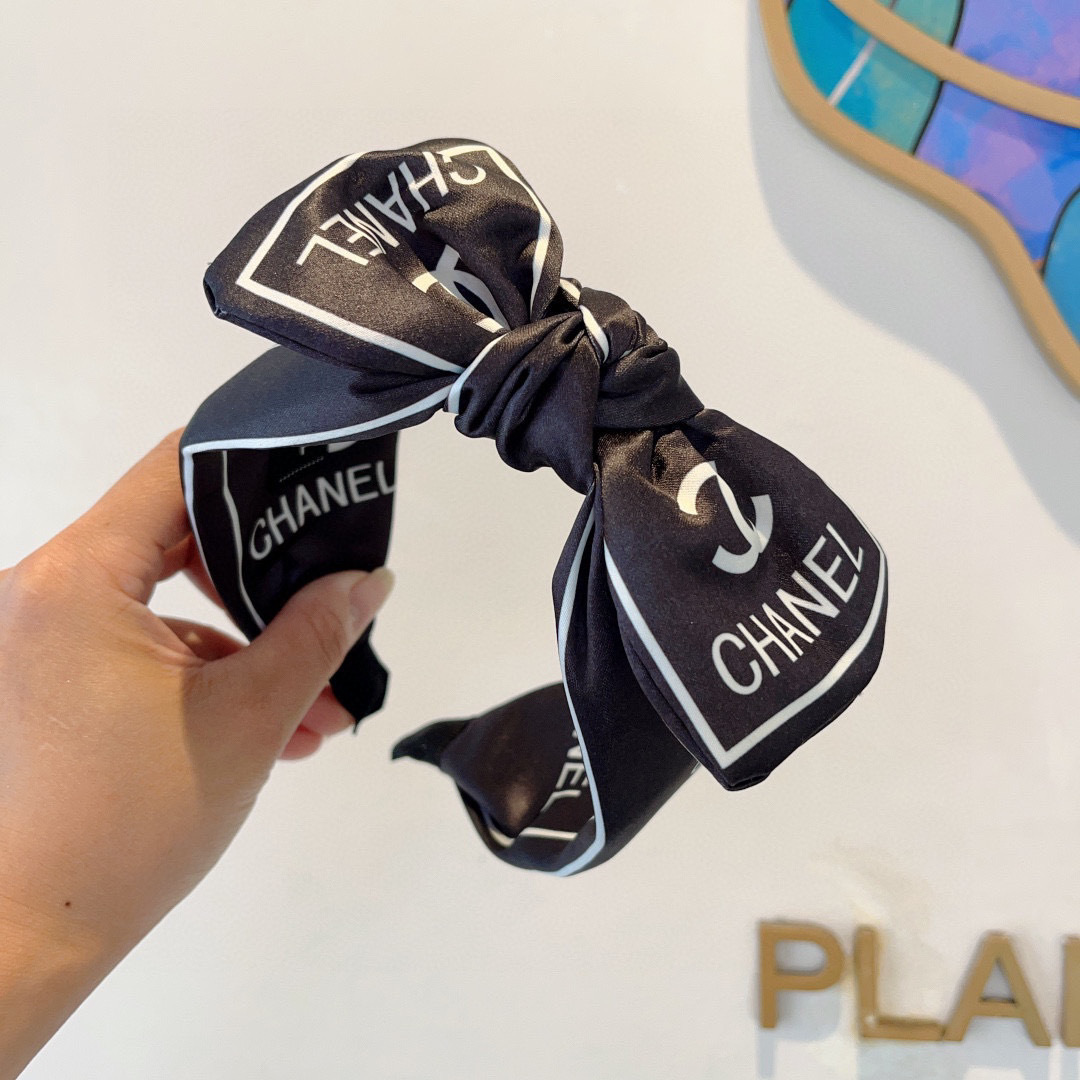 配包装
CHANEL（香奈儿）网红新款蝴蝶结小香宽版发箍，香奶奶头箍，复古头箍，网红爆款推荐 超精致，时