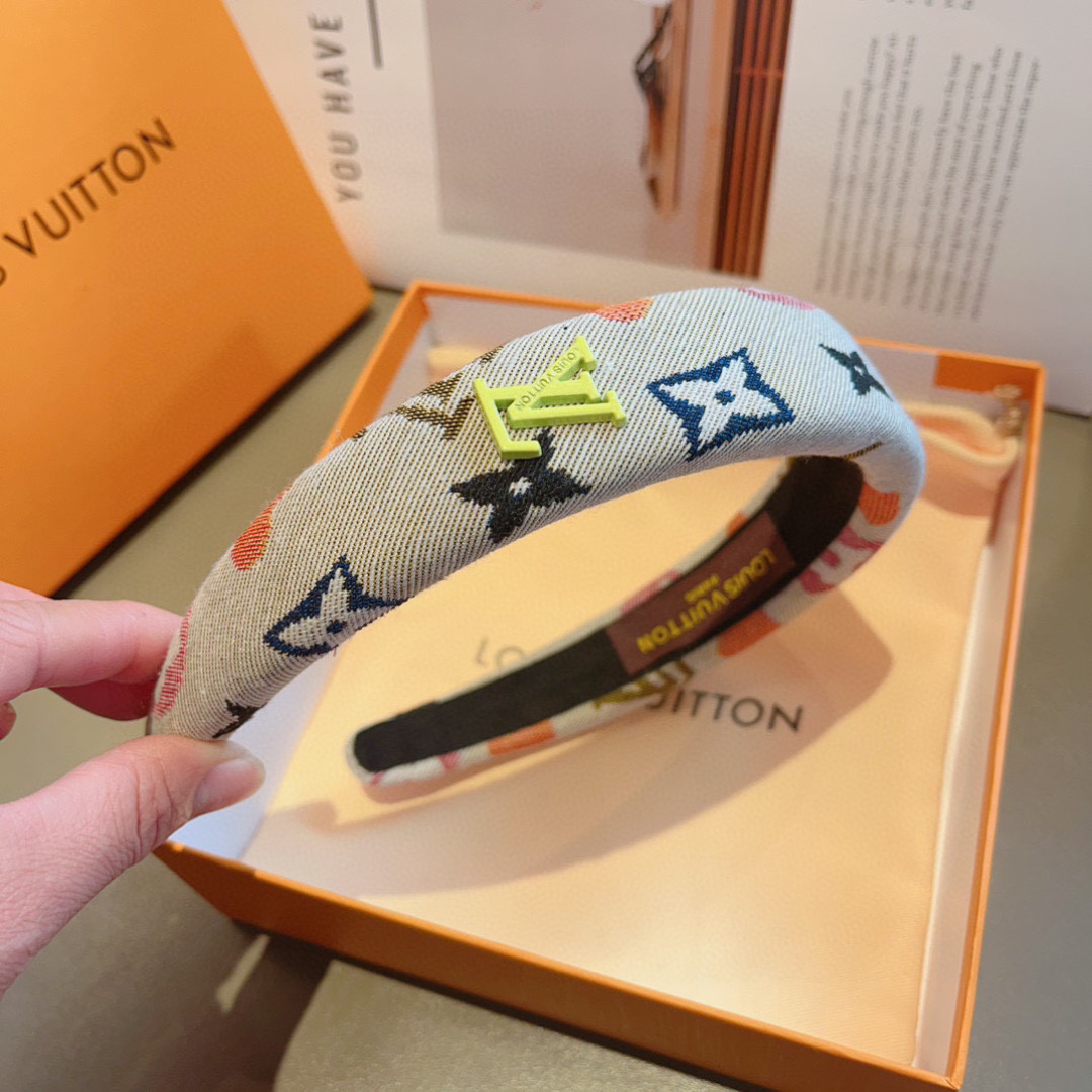 配包装
LV 路易威登 涂鸦火爆新款发箍，时尚可爱宽边头箍，专柜最新款来袭💕时尚百搭，女神必入  ！