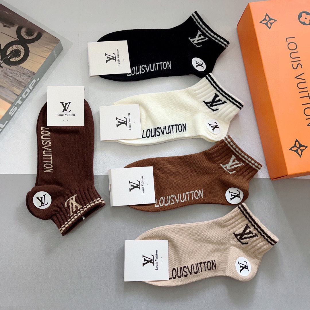 配包装（一盒5双） 🌟 LV 路易威登 超火爆小单品，纯棉面料，潮人必备 爆款，经典字母logo中筒袜，