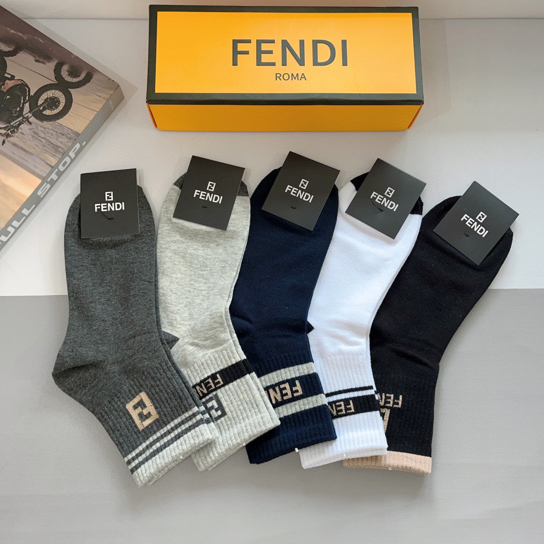 配包装（一盒5双）
 FENDI 芬迪新款中筒男款袜子，纯棉面料，潮人必备 ，经典双Flogo 个性时尚
