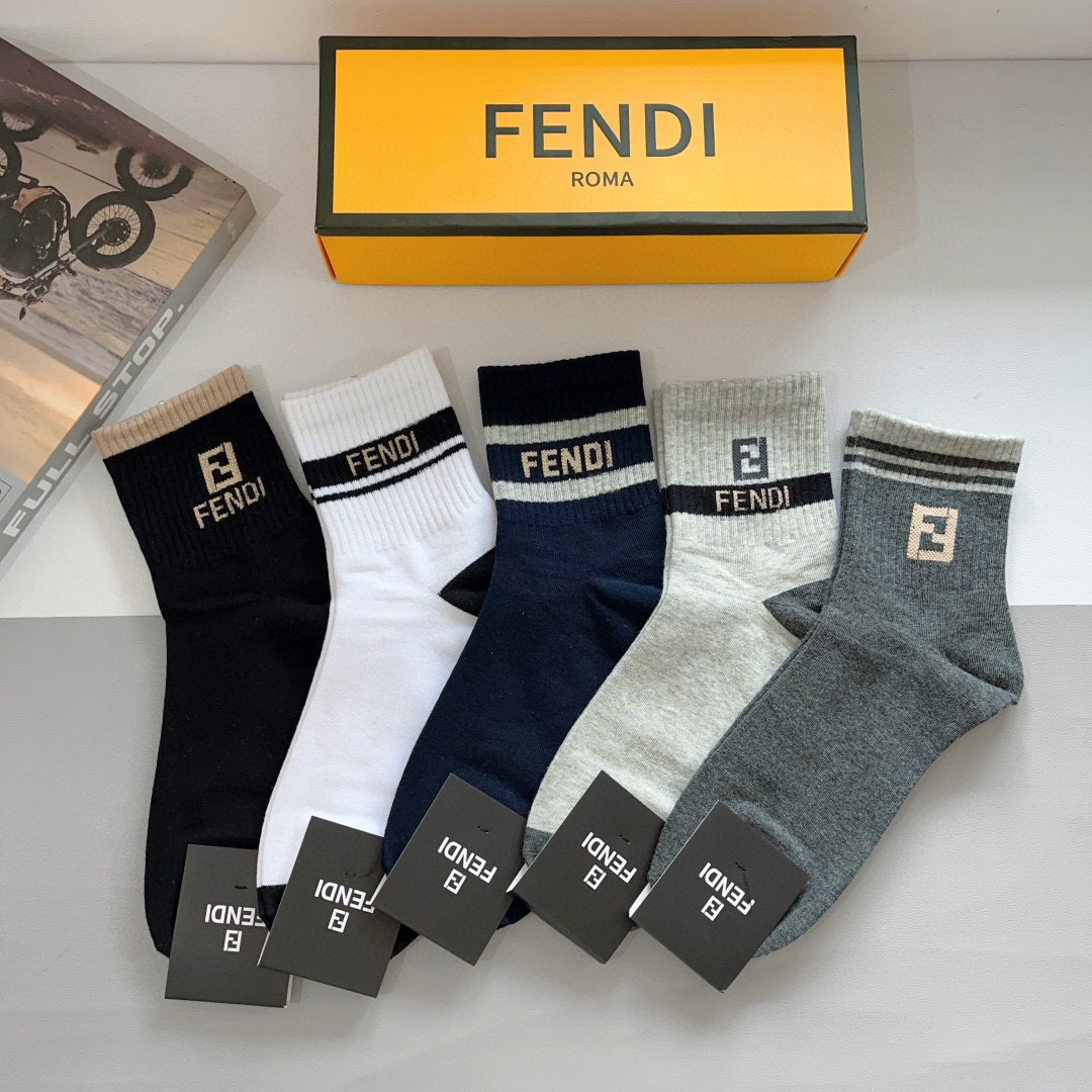 配包装（一盒5双）
 FENDI 芬迪新款中筒男款袜子，纯棉面料，潮人必备 ，经典双Flogo 个性时尚