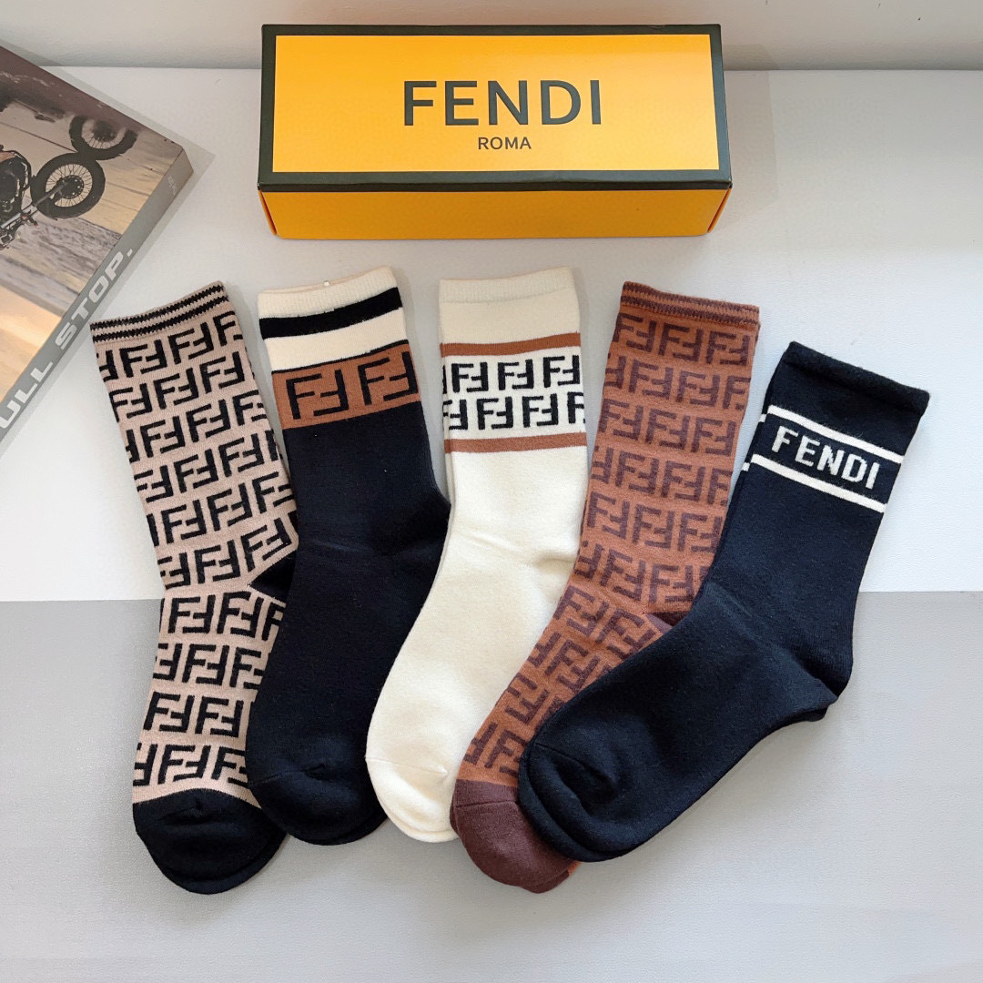 配包装（一盒5双）
FENDI 芬迪 经典长筒袜子❗️高版本兔绒材质 ，经典双F图案logo，专柜同步袜