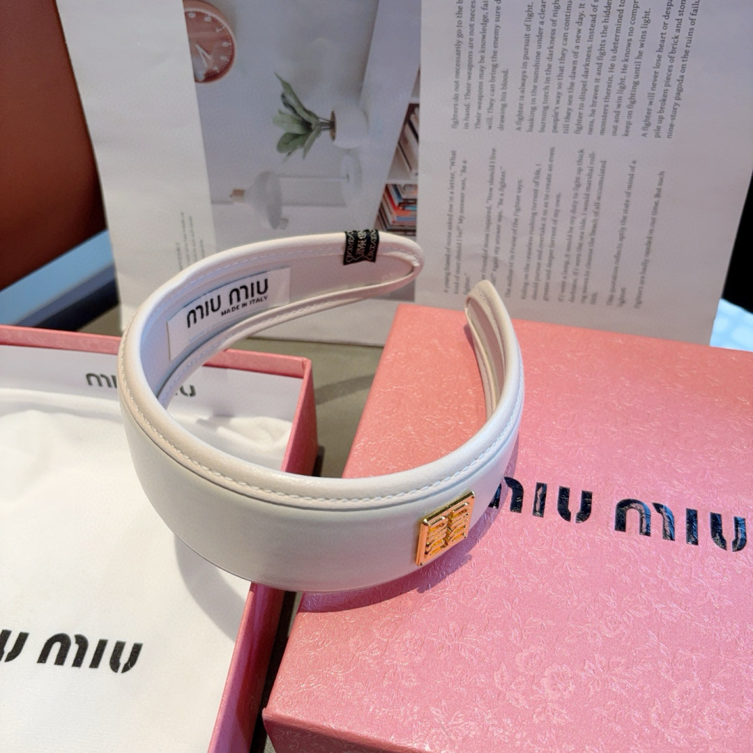 配包装
MIUMIU（缪缪）新款羊皮宽版手工制作发箍，韩版简约百搭头箍、潮女必备品，超级的高大上！