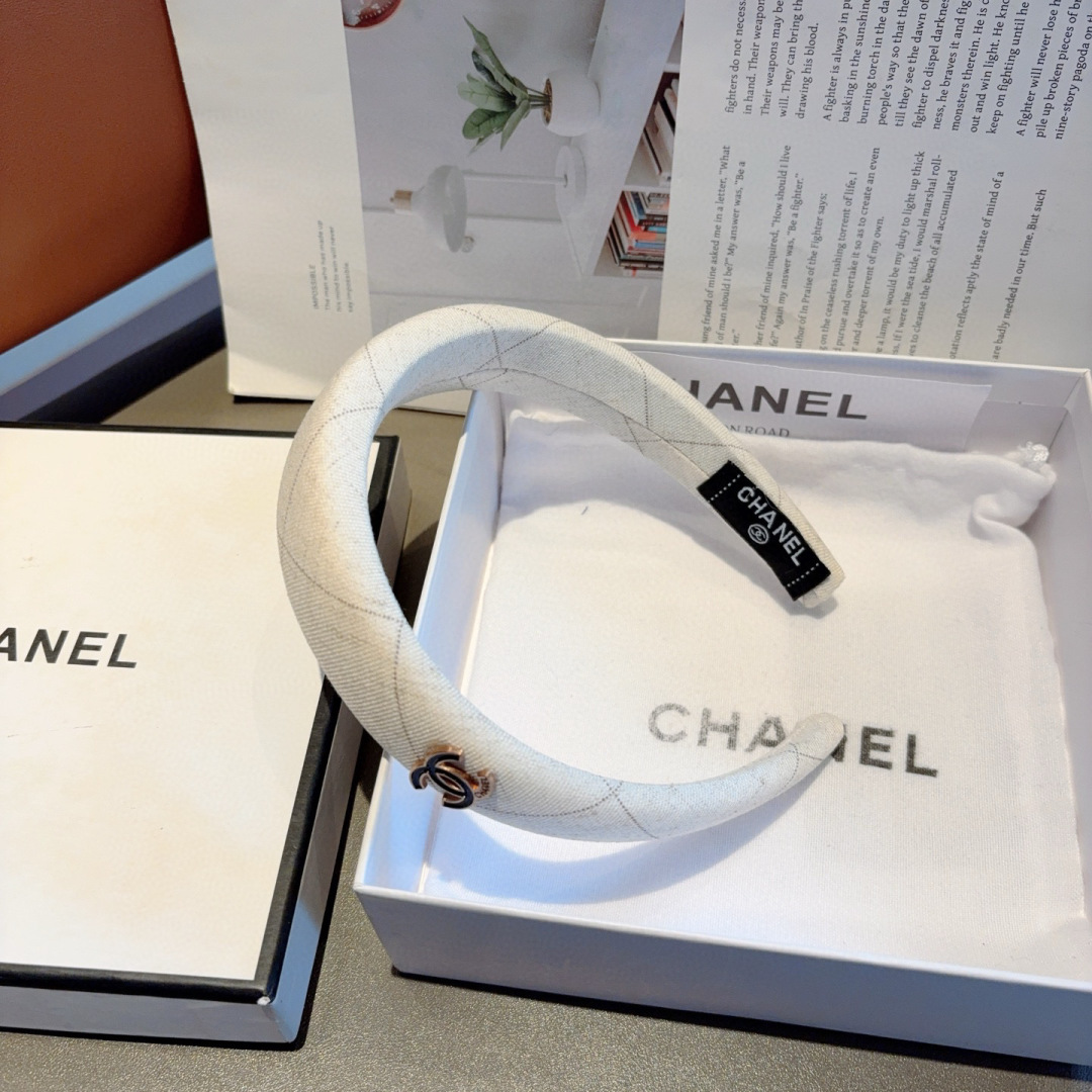 配包装
CHANEL（香奈儿）最新款小香发箍，新品巨显脸小头箍，网红爆款推荐 搭配高端双Ｃlogo ，超