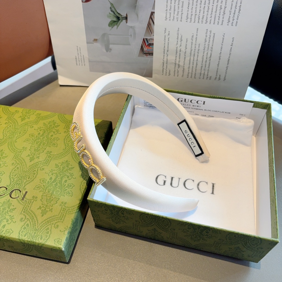 配包装
Gucci古奇 经典新款缎面布艺发箍，女神必备单品头箍，非常百搭，时尚潮流款！