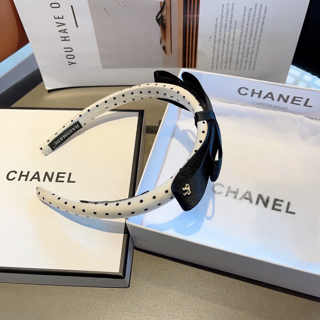 配包装
CHANEL（香奈儿）新款小香高颅顶小波点窄版发箍，复古头箍，网红爆款推荐 搭配高端材质，超精致