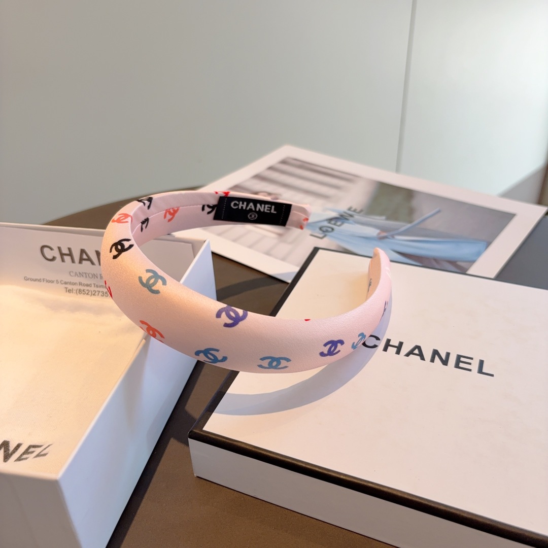 配包装
CHANEL（香奈儿）新款精致海绵小香发箍，复古头箍，网红爆款推荐 搭配高端材质，时尚百搭。