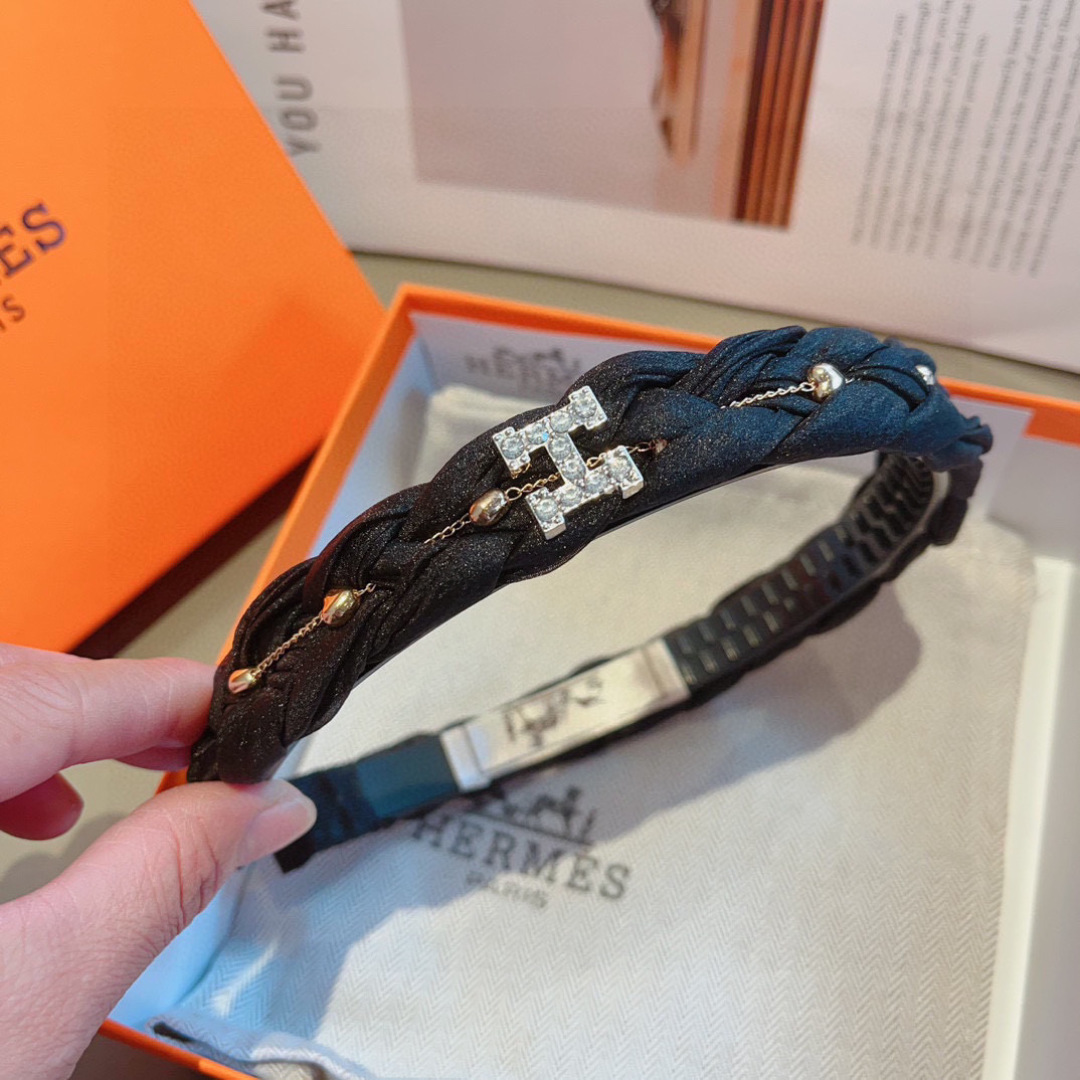 配包装
Hermes（爱马仕）  火爆定制款发箍，网红同款  进口面料， 出口订单、细节全部实拍！特制面