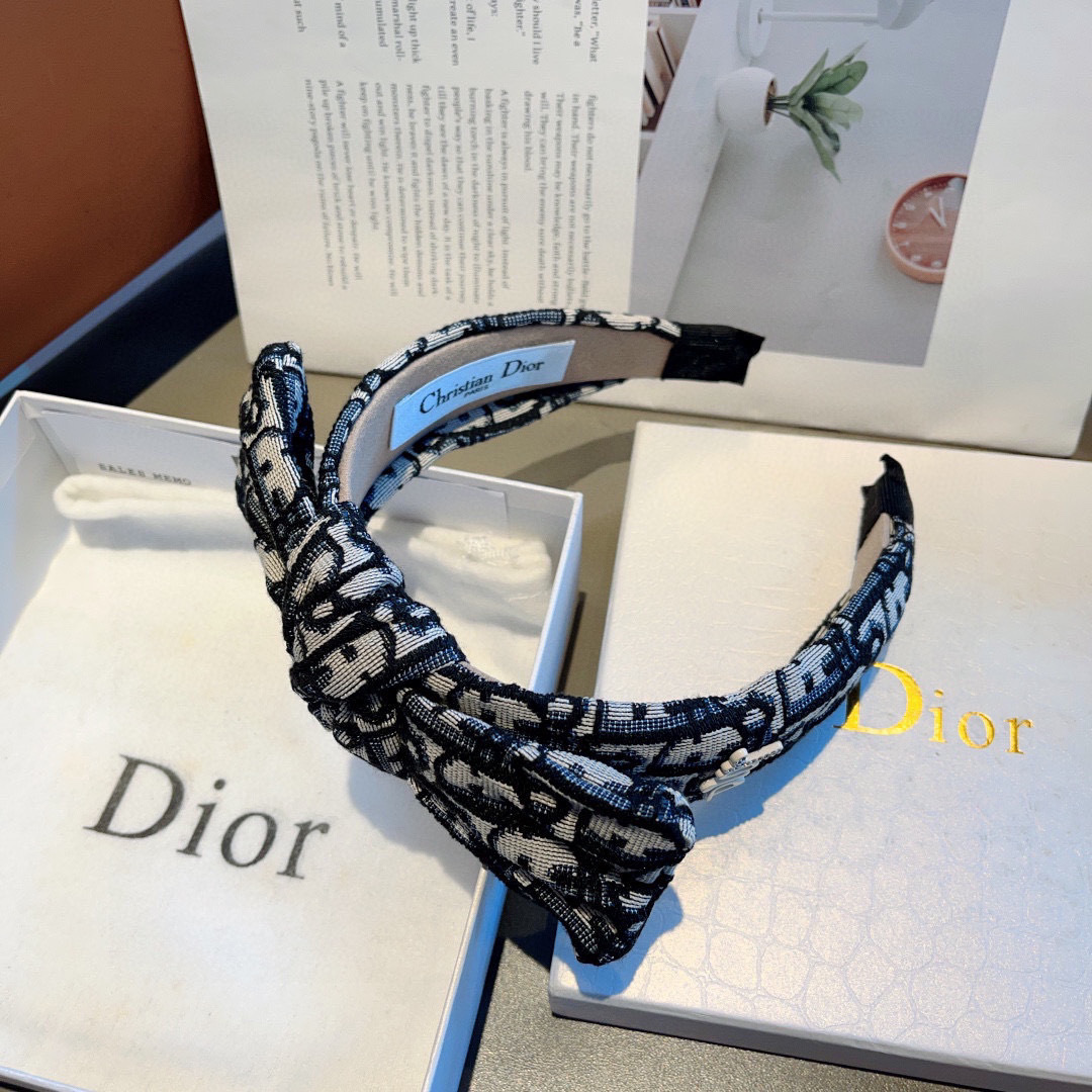 配包装
Dior（迪奥） 经典新款高版本大牌发箍, 网红爆款D字母防滑头箍、让你的魅力绽放 清新淑女范让
