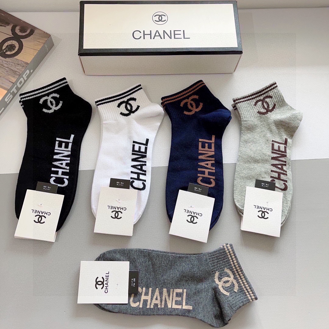 配包装（一盒5双）
CHANEL（香奈儿） 新款高端袜子！爆款字母专柜同步船袜 袜子 💛大牌出街，潮人必