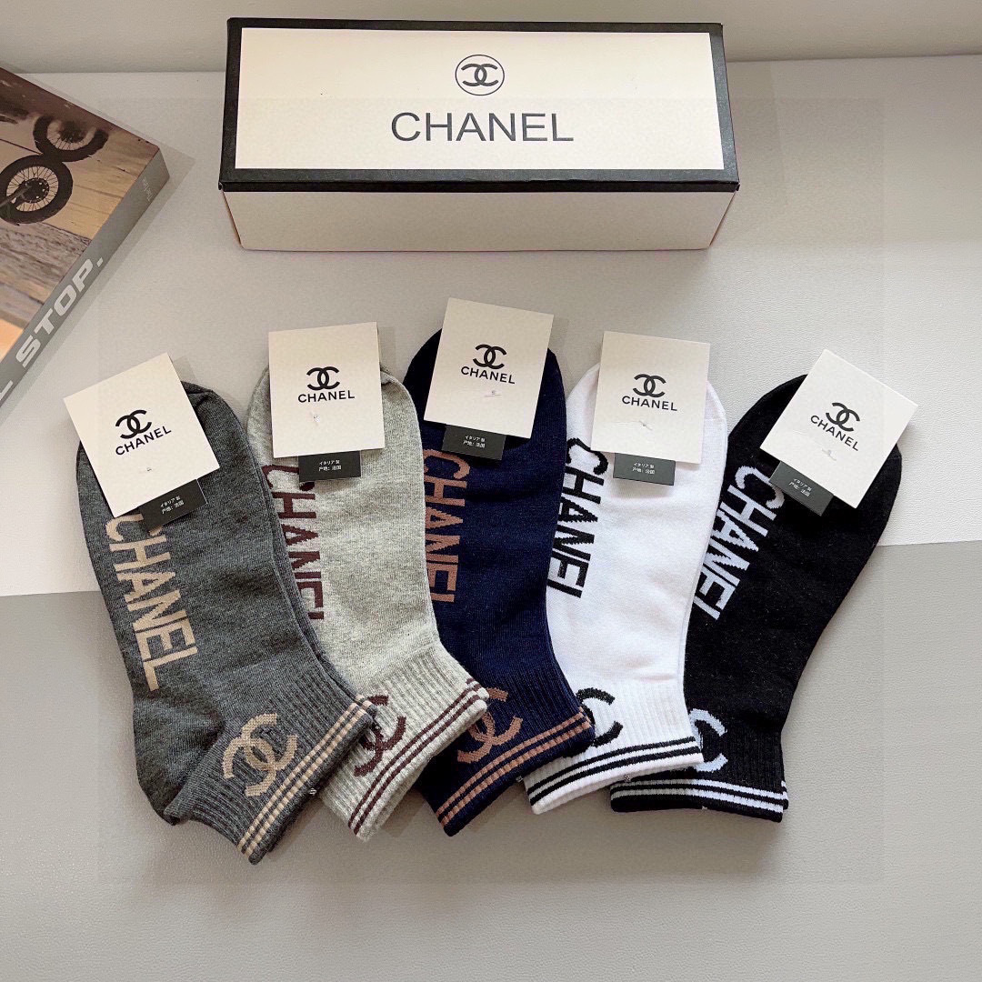 配包装（一盒5双）
CHANEL（香奈儿） 新款高端袜子！爆款字母专柜同步船袜 袜子 💛大牌出街，潮人必