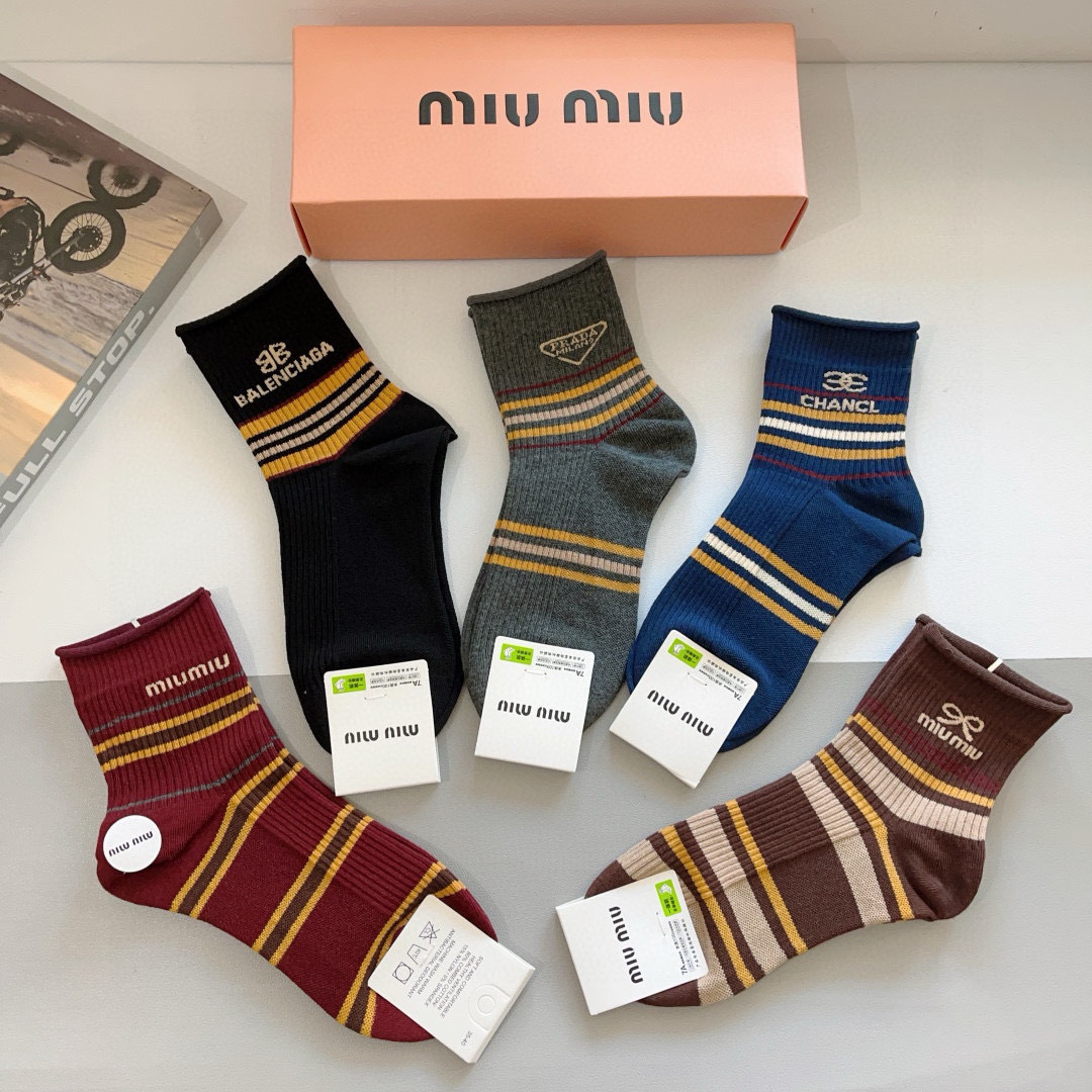 配包装【一盒5双】
miumiu · 缪缪 高品质。超级爆款网红中筒袜子❗️ins明星网红推荐❗️火爆至