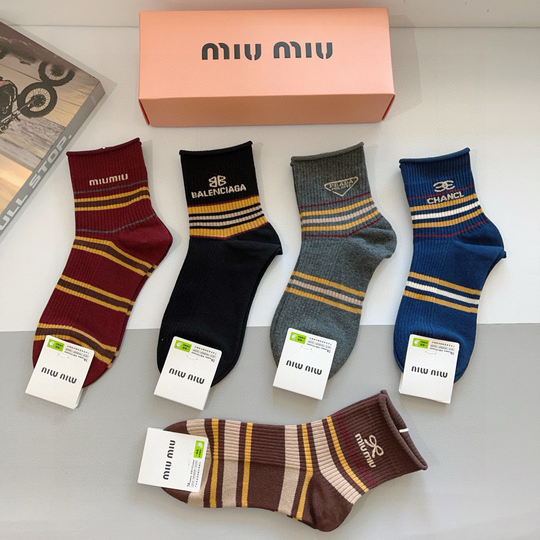 配包装【一盒5双】
miumiu · 缪缪 高品质。超级爆款网红中筒袜子❗️ins明星网红推荐❗️火爆至
