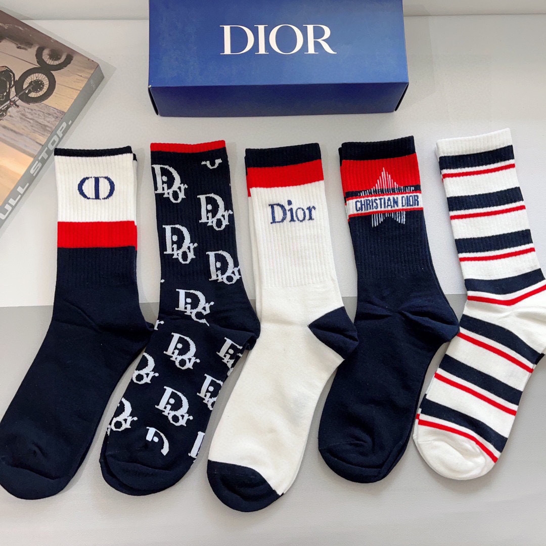 配包装（一盒5双）
Dior 迪奥 新款小腿袜子！纯棉面料，火爆Ｄ图案，专柜同步长筒袜子，💛大牌出街，潮