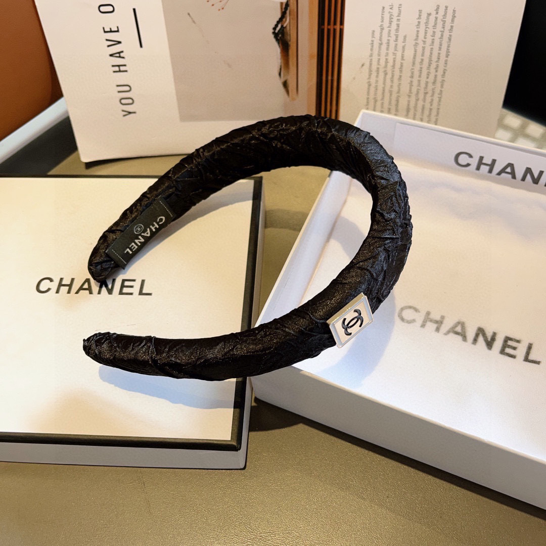 配包装
CHANEL （香奈儿） 新款高级感肌理纹海绵发箍，金属字母头箍！特制面料简约洋气显质感、经典百