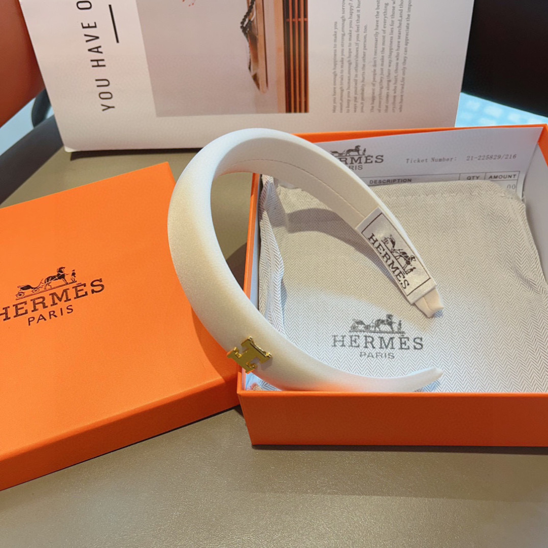 配包装
Hermes（爱马仕）  火爆定制款发箍，网红同款  进口面料， 出口订单、细节全部实拍！特制面