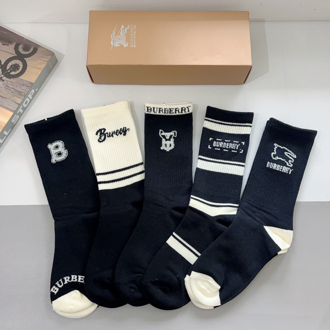 配包装（一盒5双）
🌟Burberry 巴宝莉 超火小单品男女通用长筒袜子，纯棉面料，潮人必备  经典款