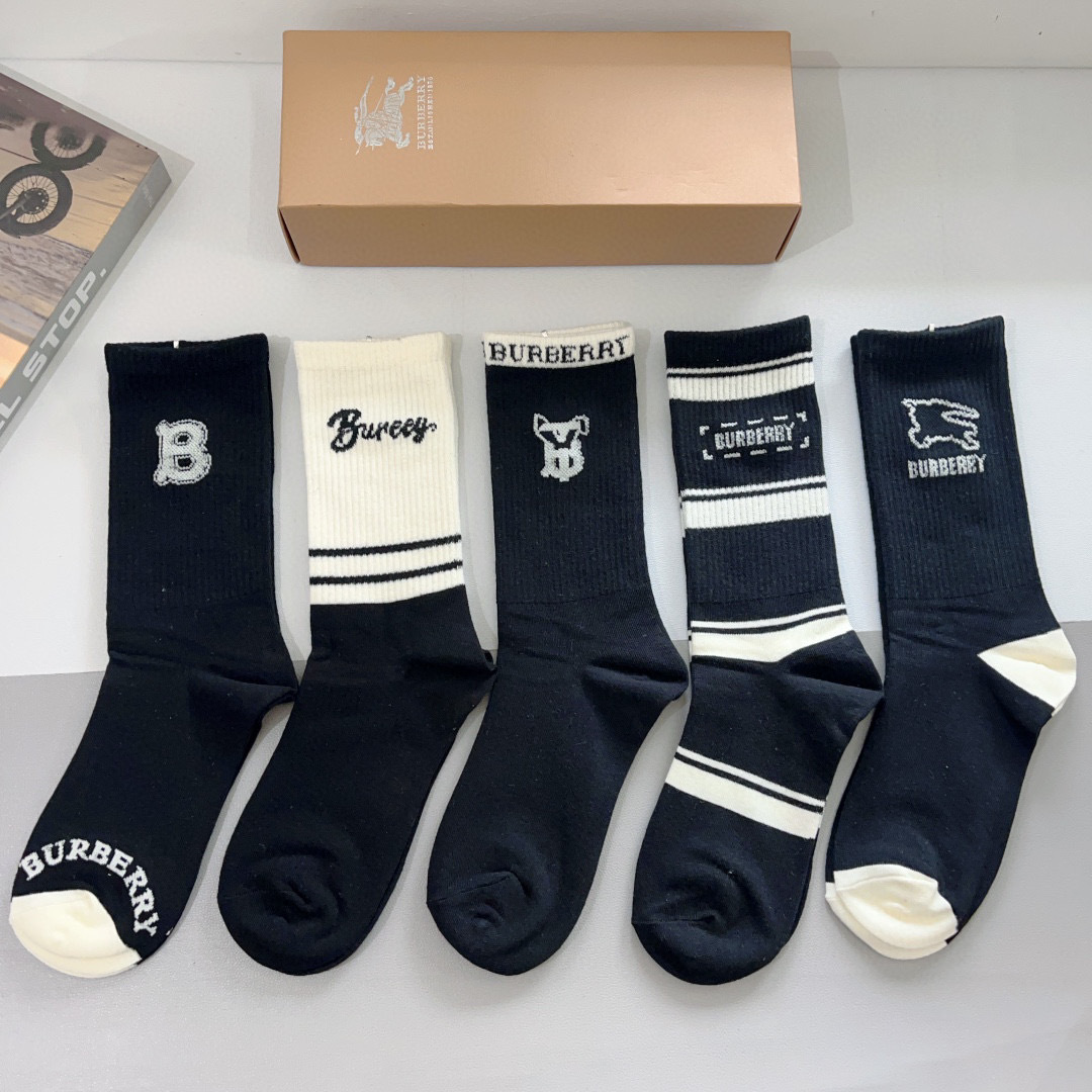 配包装（一盒5双）
🌟Burberry 巴宝莉 超火小单品男女通用长筒袜子，纯棉面料，潮人必备  经典款
