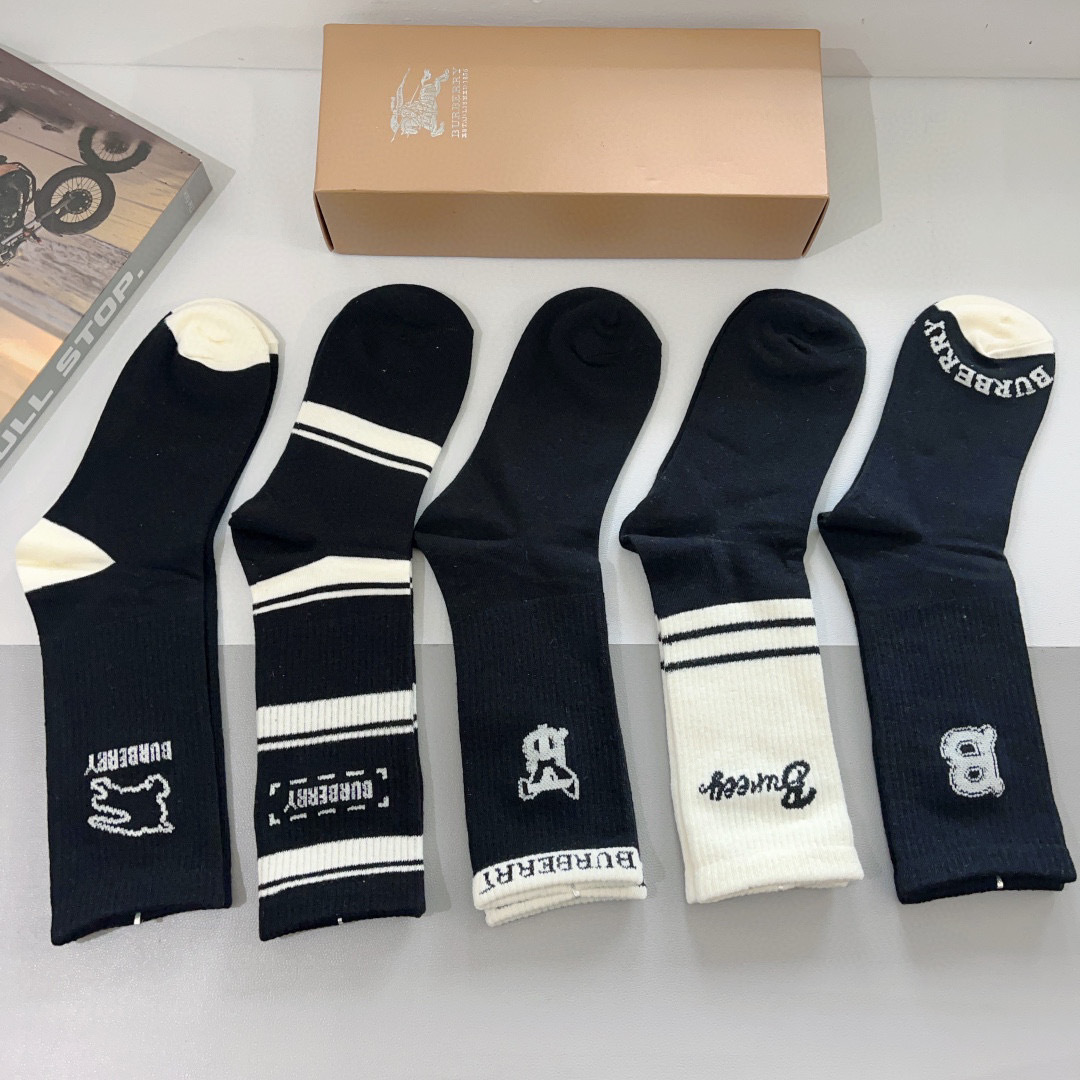 配包装（一盒5双）
🌟Burberry 巴宝莉 超火小单品男女通用长筒袜子，纯棉面料，潮人必备  经典款