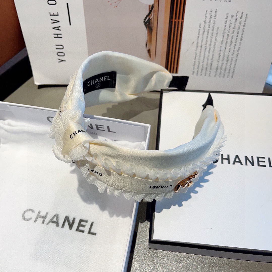 配包装
CHANEL（香奈儿）最新款小香高颅顶褶皱宽版发箍，复古头箍，网红爆款推荐 搭配高端材质，超精致