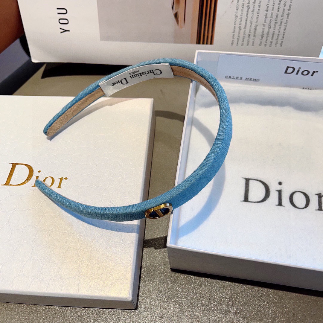 配包装
Dior（迪奥） 火爆新款窄版发箍,专柜品质 让你的魅力绽放 清新淑女范让时尚更简单。