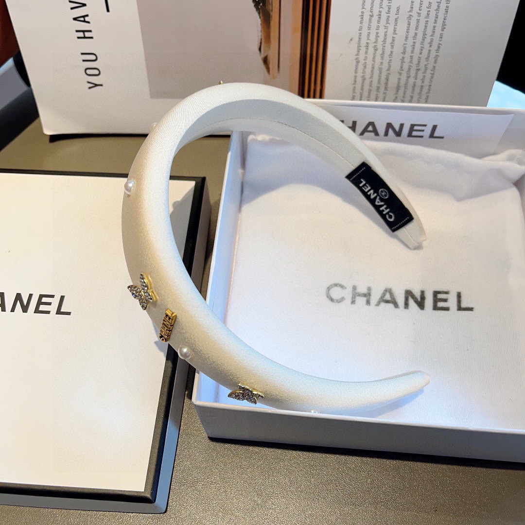 配包装
CHANEL（香奈儿）新款精美字母发箍，复古网红爆款头箍 搭配高端材质，超精致，时尚高级感百搭款