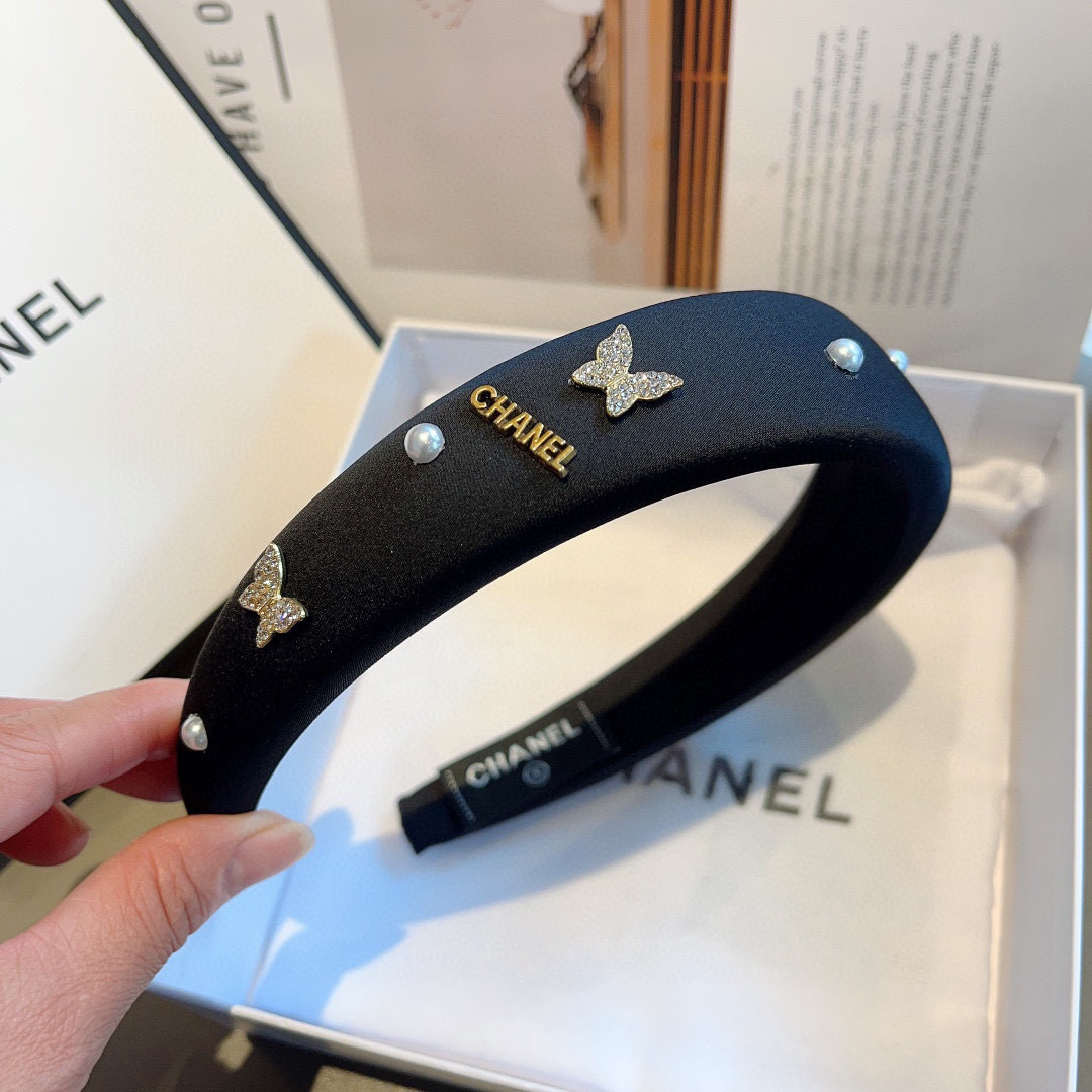 配包装
CHANEL（香奈儿）新款精美字母发箍，复古网红爆款头箍 搭配高端材质，超精致，时尚高级感百搭款