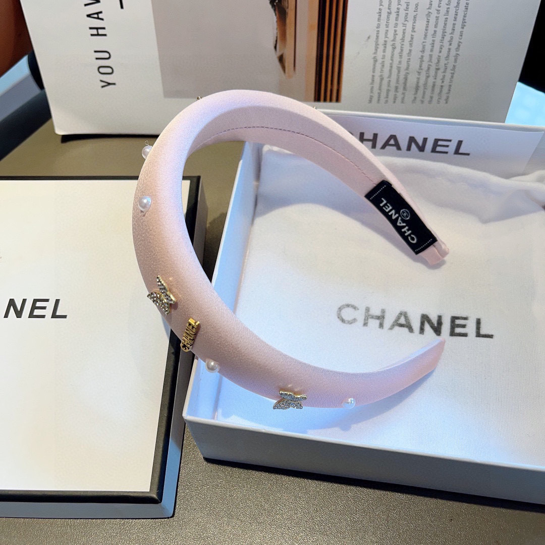 配包装
CHANEL（香奈儿）新款精美字母发箍，复古网红爆款头箍 搭配高端材质，超精致，时尚高级感百搭款