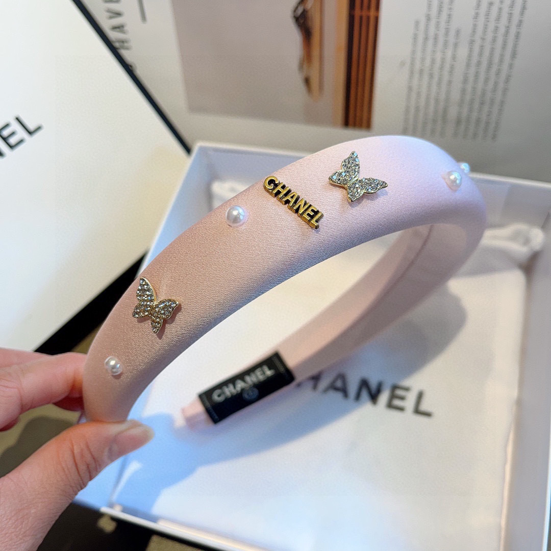 配包装
CHANEL（香奈儿）新款精美字母发箍，复古网红爆款头箍 搭配高端材质，超精致，时尚高级感百搭款
