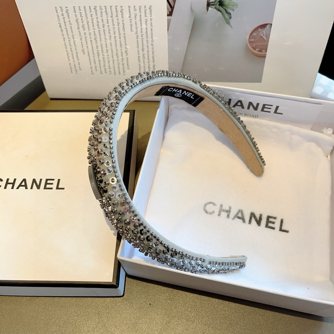 配包装
CHANEL（香奈儿）新款欧美亮片闪钻小香发箍，新品巨显脸小头箍，网红爆款推荐 搭配高端双Ｃlo