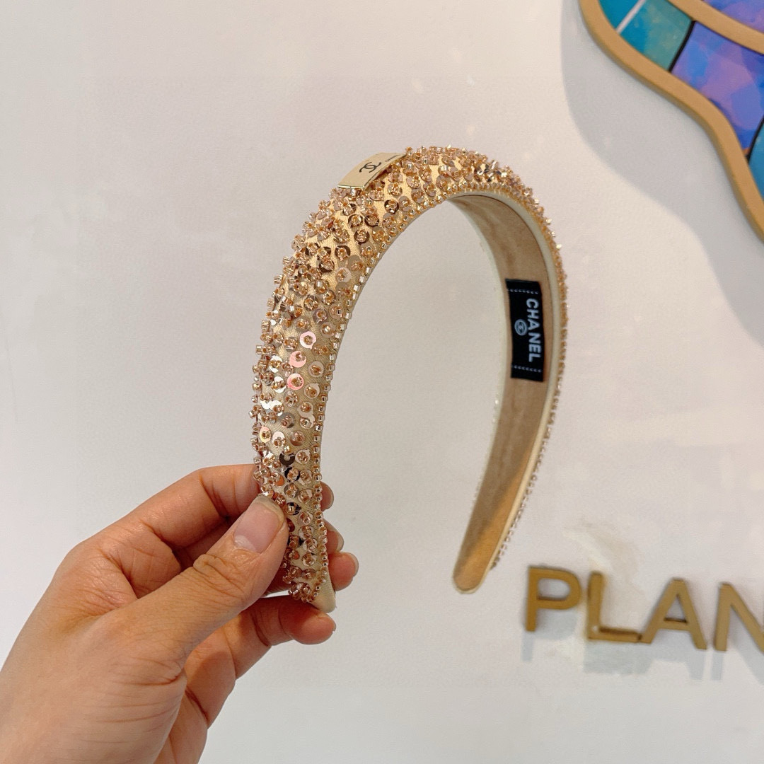 配包装
CHANEL（香奈儿）新款欧美亮片闪钻小香发箍，新品巨显脸小头箍，网红爆款推荐 搭配高端双Ｃlo
