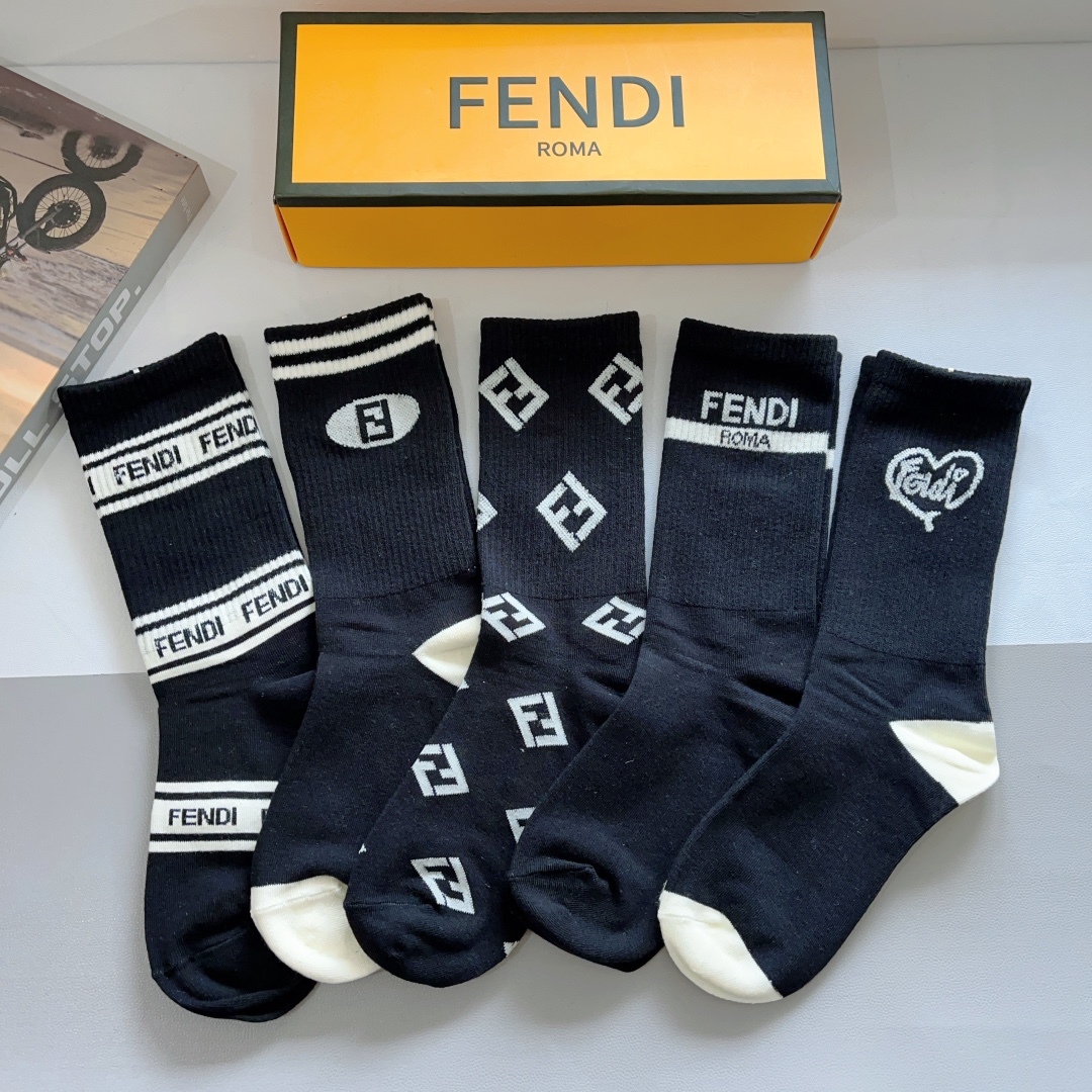配包装（一盒5双）
FENDI  芬迪  字母双Ｆ爆款小腿长筒袜，纯棉面料， 专柜同款 💓纯棉面料，实用