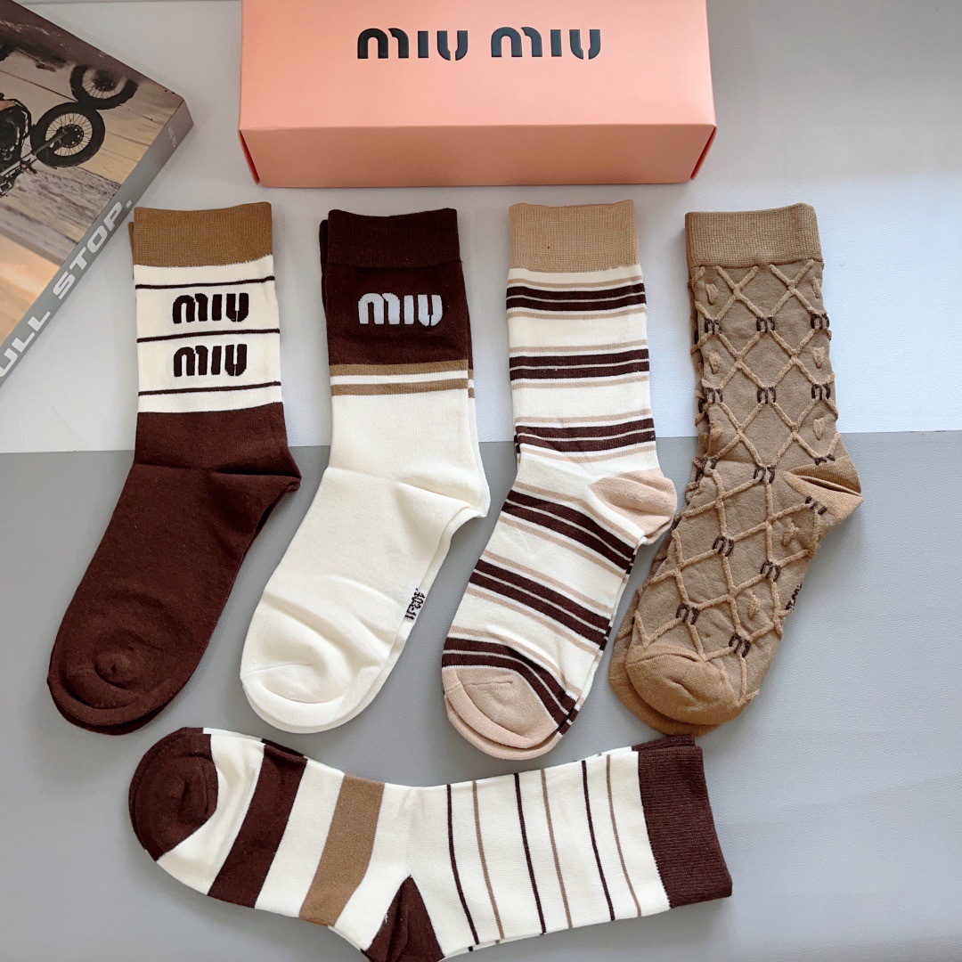 配包装【一盒5双】
miumiu · 缪缪 高品质。新款网红长筒袜子❗️ins明星网红推荐❗️火爆至极。