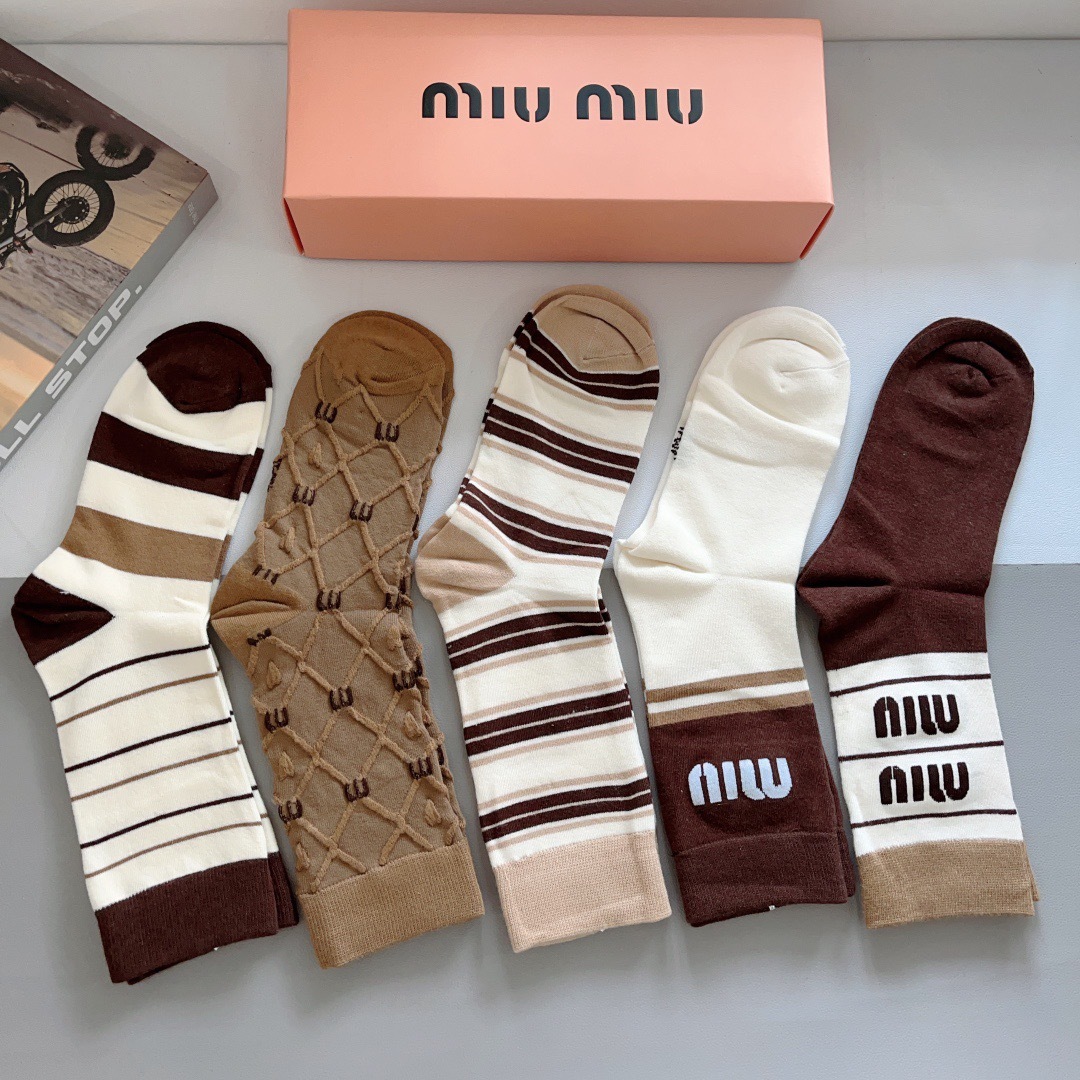 配包装【一盒5双】
miumiu · 缪缪 高品质。新款网红长筒袜子❗️ins明星网红推荐❗️火爆至极。